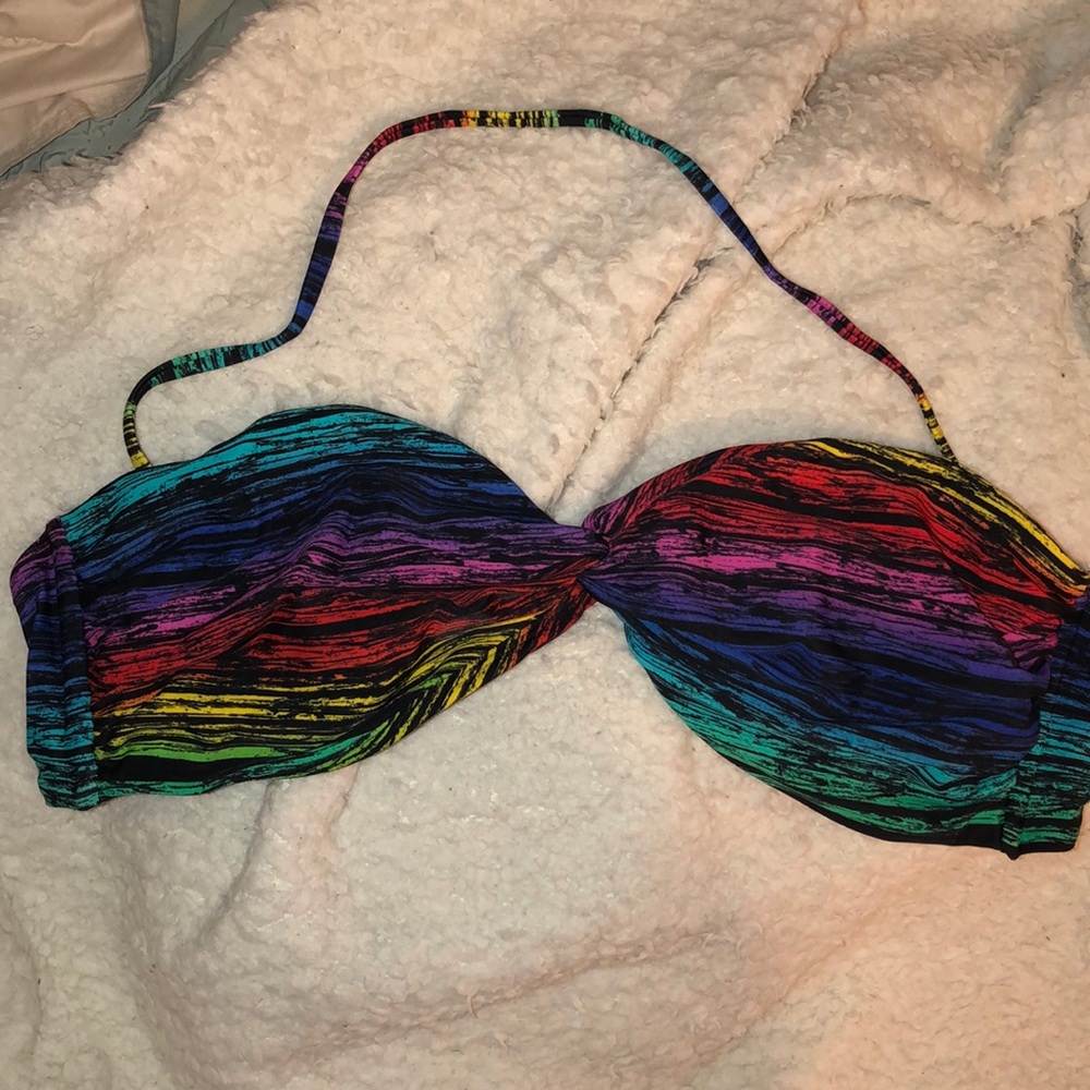 🛑 Multi color bikini top. Never worn XL